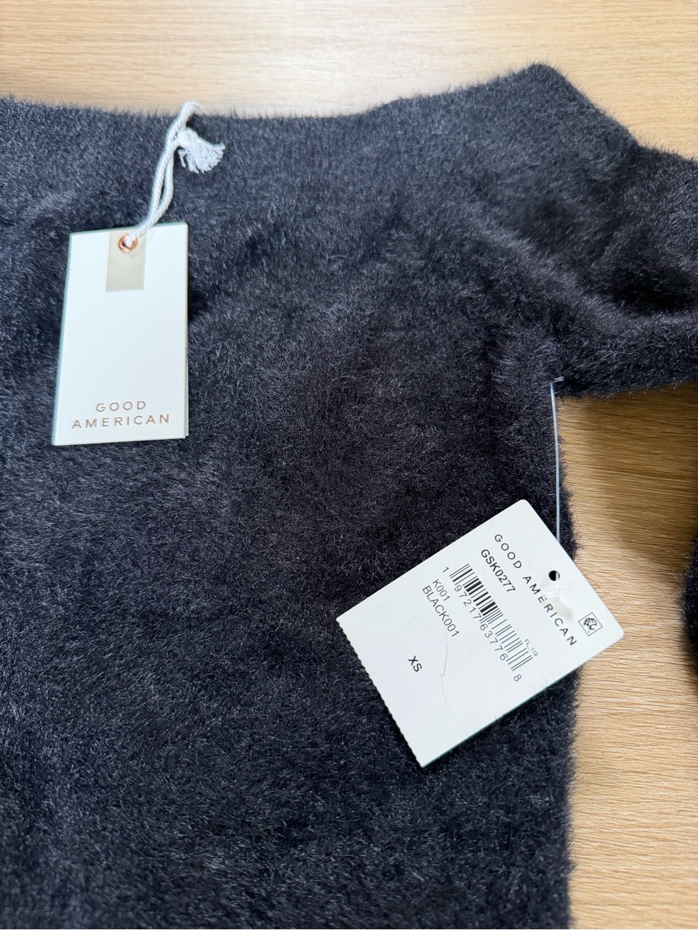 Good American Plush Off-Shoulder Sweater Top Black XS NWT - Picture 3 of 5